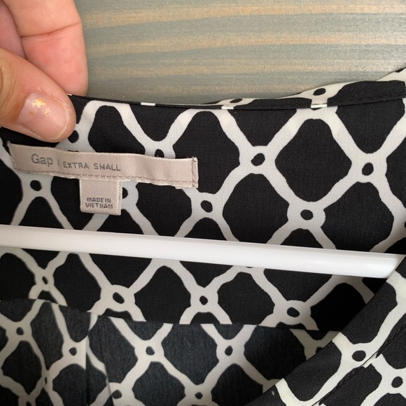 Gently worn- The Loft Blouse - Picture 4 of 6